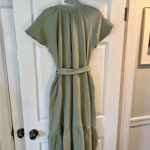 Green Button-Down Midi Dress - Picture 3 of 7
